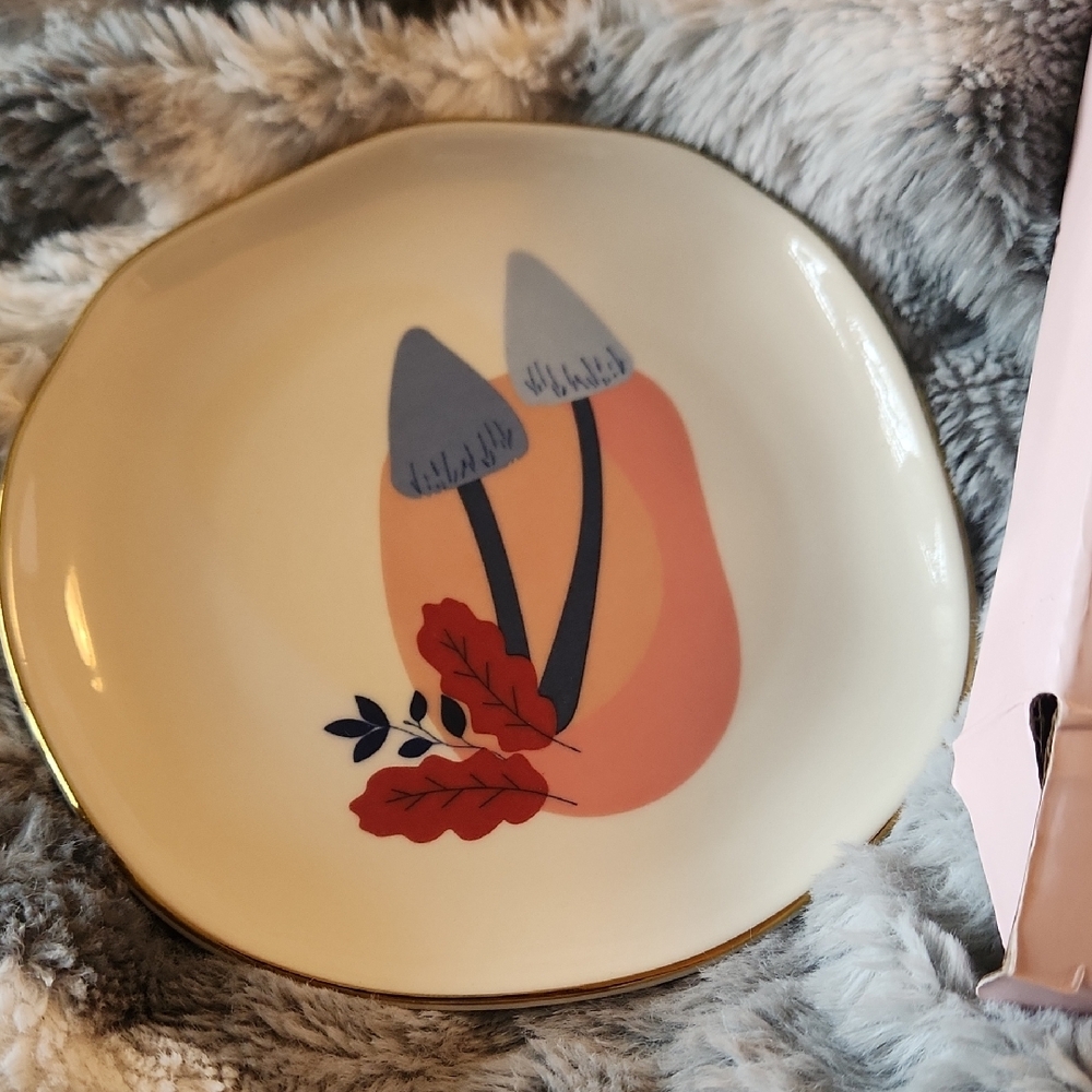 Decorative Plate with Abstract Design - Picture 2 of 6